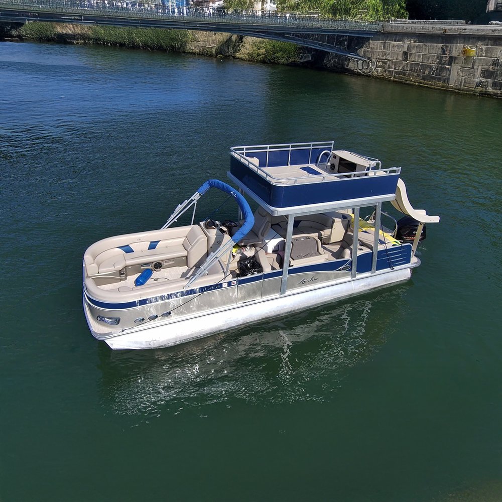 Pontoon boat rental in Austin TX on Lake Travis